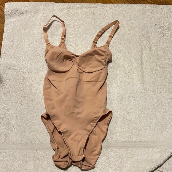 SKIMS Tops Skims Sculpting Bodysuit W Snaps Poshmark